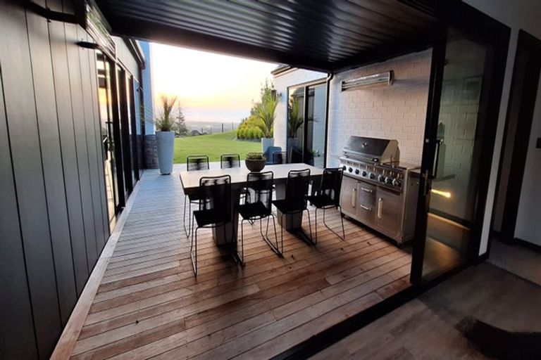 Photo of property in 46 Harry Dreadon Road, Opaheke, Papakura, 2584