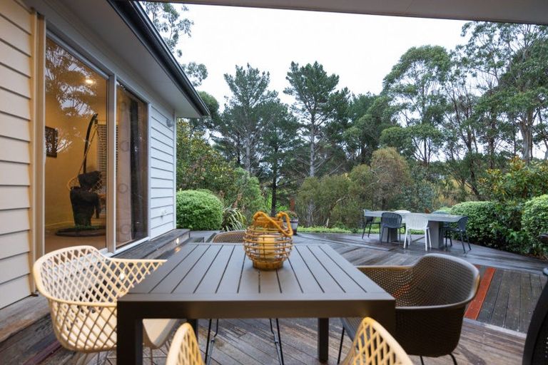 Photo of property in 100 Ruapehu Drive, Fitzherbert, Palmerston North, 4410