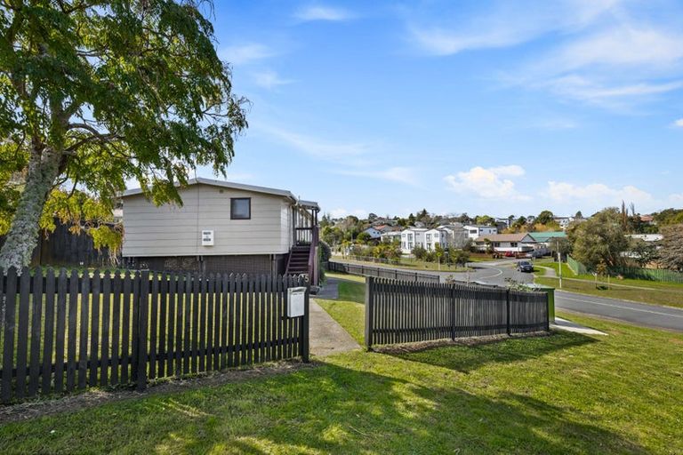 Photo of property in 5 Elizabeth Drive, West Harbour, Auckland, 0618