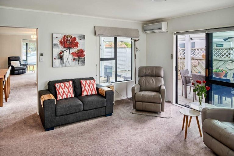 Photo of property in 19 Samwell Drive, Whitby, Porirua, 5024