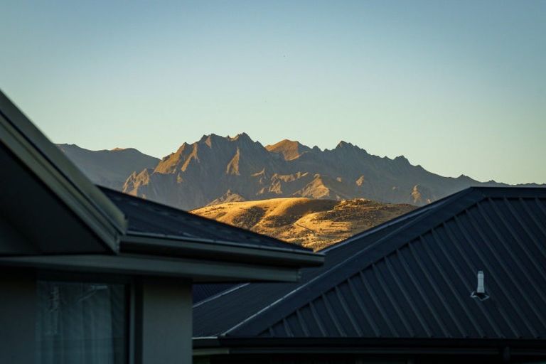 Photo of property in 16 Finch Street, Albert Town, Wanaka, 9305