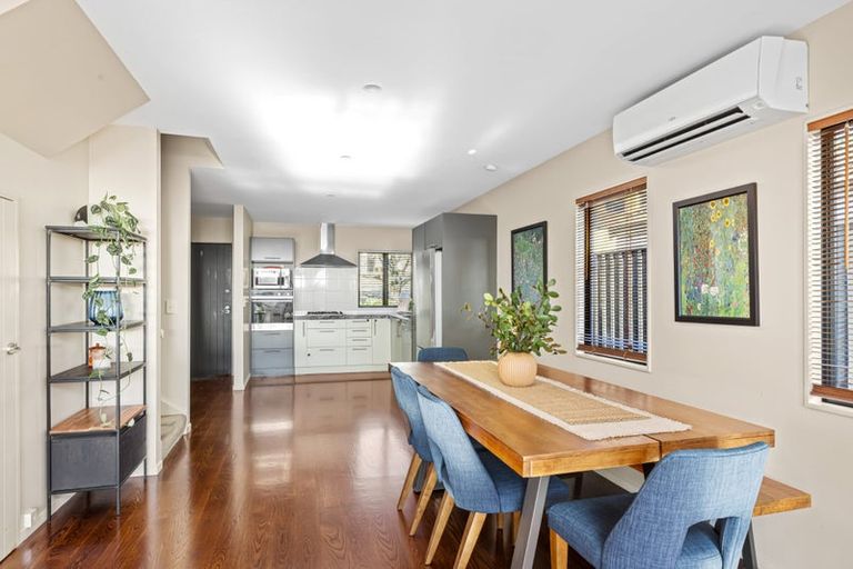 Photo of property in 4/64 Schnapper Rock Road, Schnapper Rock, Auckland, 0632