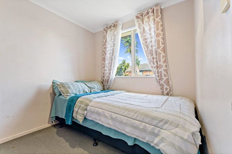 Photo of property in 13 Piriti Place, Weymouth, Auckland, 2103