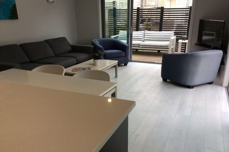 Photo of property in 15 Old Lake Road, Narrow Neck, Auckland, 0624