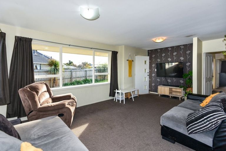 Photo of property in 15 Woodlands Place, Aranui, Christchurch, 8061