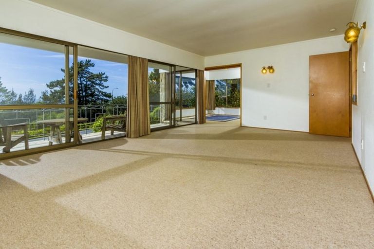 Photo of property in 746 East Coast Road, Pinehill, Auckland, 0630