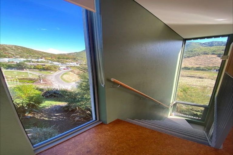 Photo of property in 16a Cornwall Street, Picton, 7220