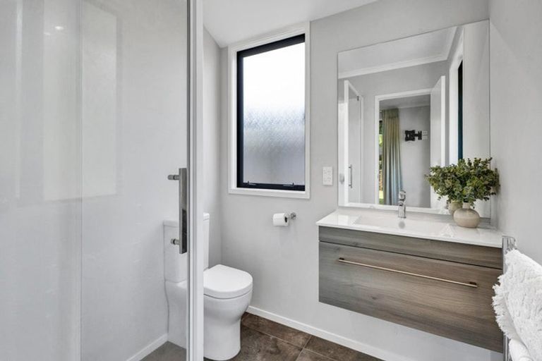 Photo of property in 8 Matau Lane, Ferndale, New Plymouth, 4310