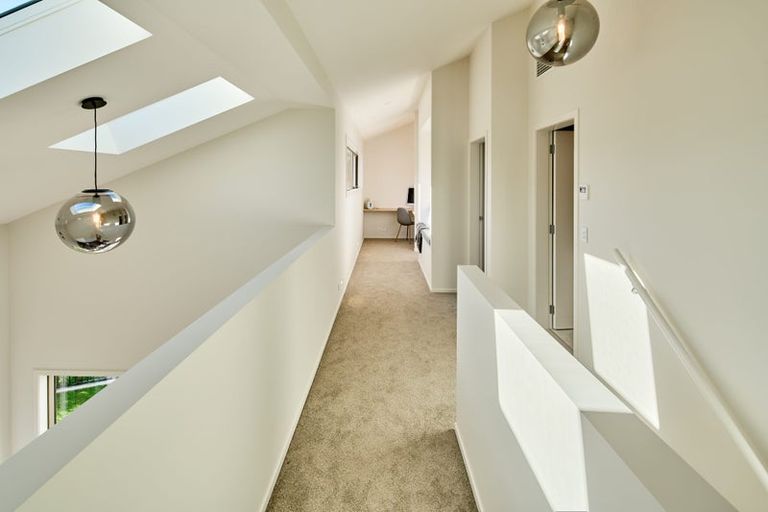 Photo of property in 26 Koreke Close, Kenepuru, Porirua, 5022