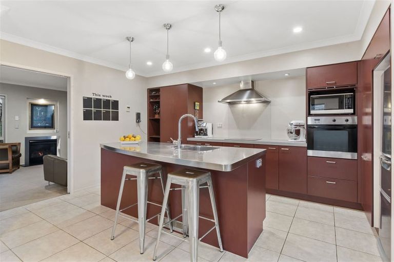 Photo of property in 16 Kittiwake Drive, Schnapper Rock, Auckland, 0632