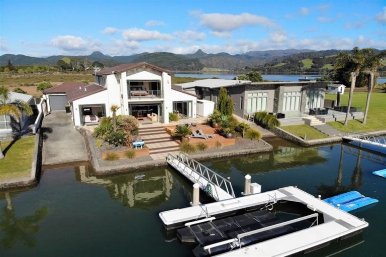 Photo of property in 158 Waterways Parade, Pauanui, Hikuai, 3579