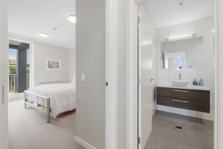 Photo of property in 76 Rewa Rewa Lane, Orewa, 0931