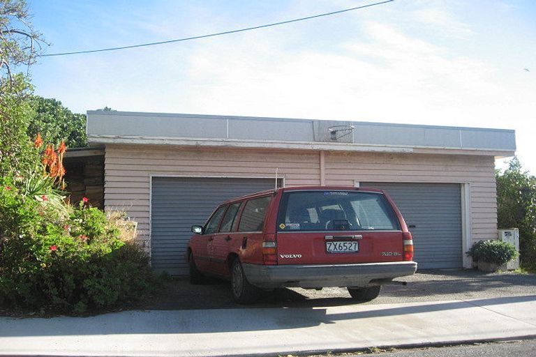 Photo of property in 17 Aperahama Street, Paekakariki, 5034