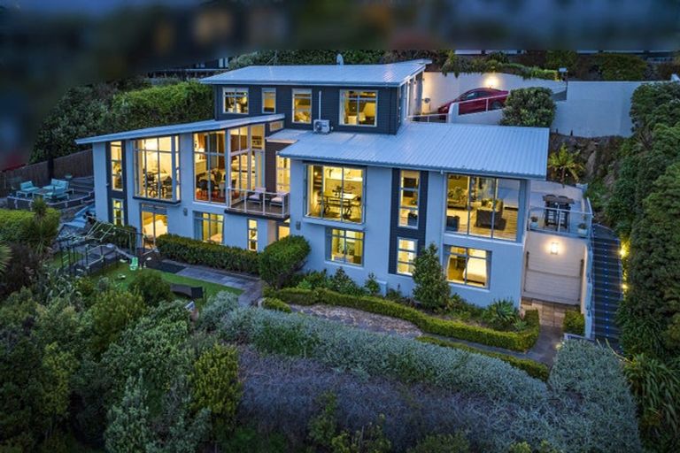 Photo of property in 2 Redcliffs View Lane, Redcliffs, Christchurch, 8081