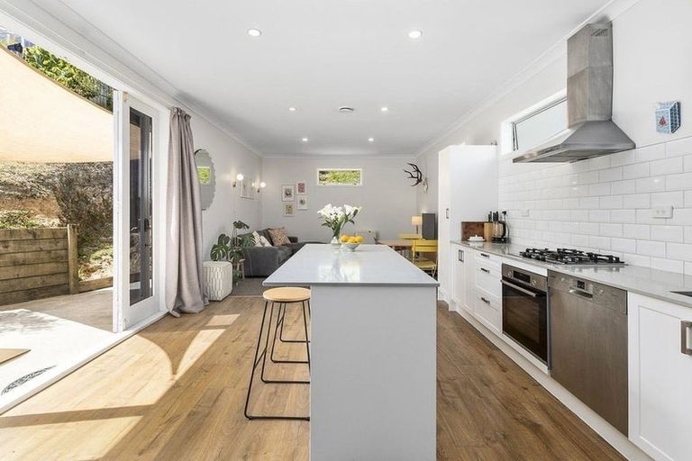 Photo of property in 162 Darlington Road, Miramar, Wellington, 6022