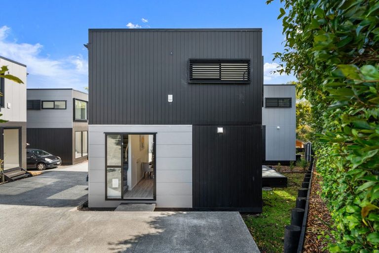 Photo of property in 2/10 Hutchinsons Road, Bucklands Beach, Auckland, 2014