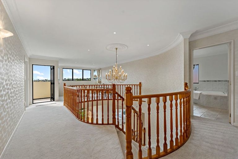 Photo of property in 15 Tumbridge Place, Somerville, Auckland, 2014