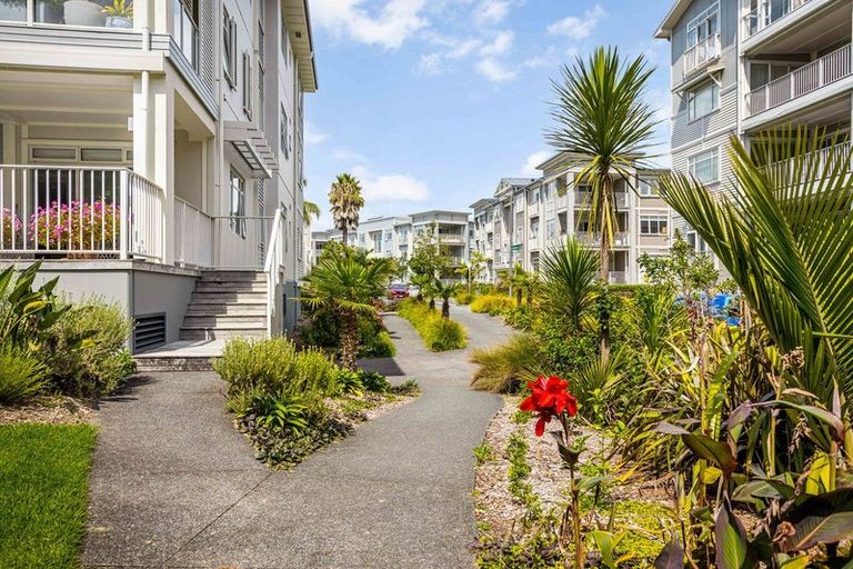 Photo of property in 16 Eaves Bush Parade, Orewa, 0931