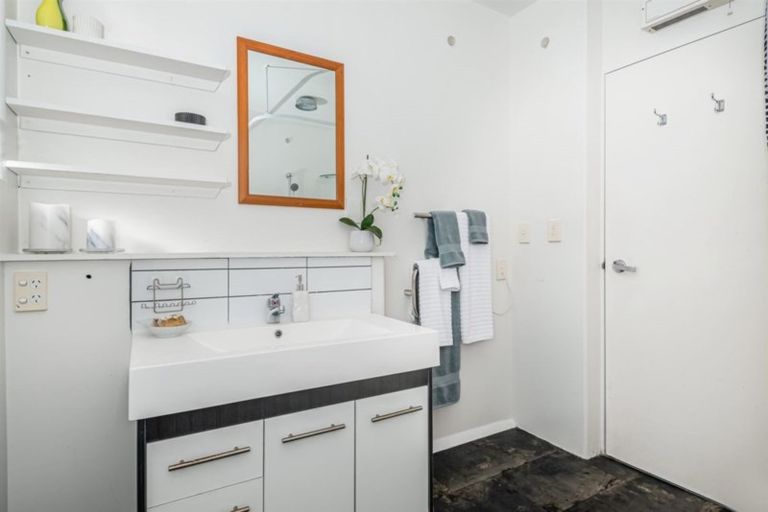 Photo of property in 1/178 Lake Road, Belmont, Auckland, 0622