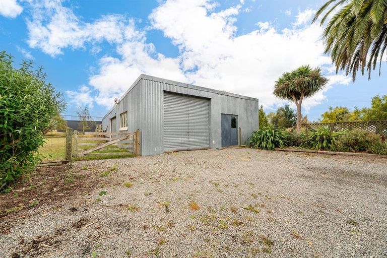 Photo of property in 72 Timaru Road, Waimate, 7924