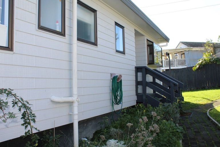 Photo of property in 1/9 Thistledew Place, Bayview, Auckland, 0629