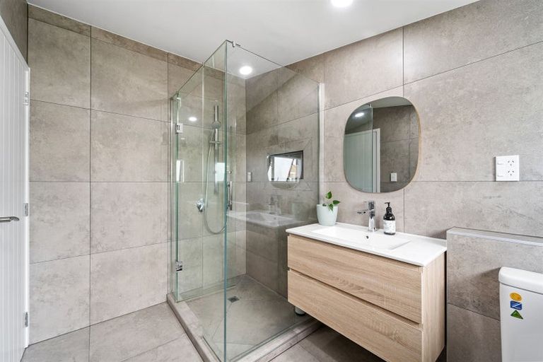 Photo of property in 52 Waiora Road, Stanmore Bay, Whangaparaoa, 0932