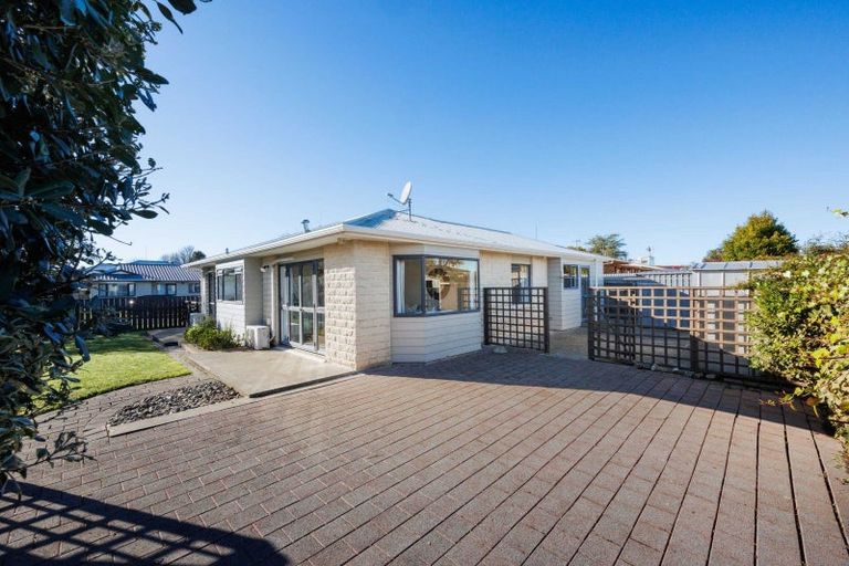 Photo of property in 2 Pinedale Parade, Milson, Palmerston North, 4414