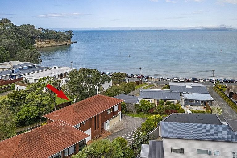 Photo of property in 2/30 Manly Esplanade, Browns Bay, Auckland, 0630