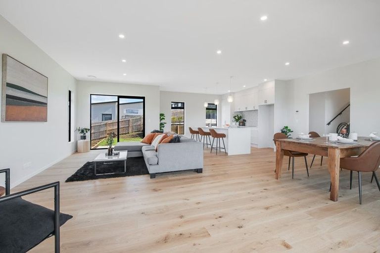 Photo of property in 4d Forlong Rise, Helensville, 0800