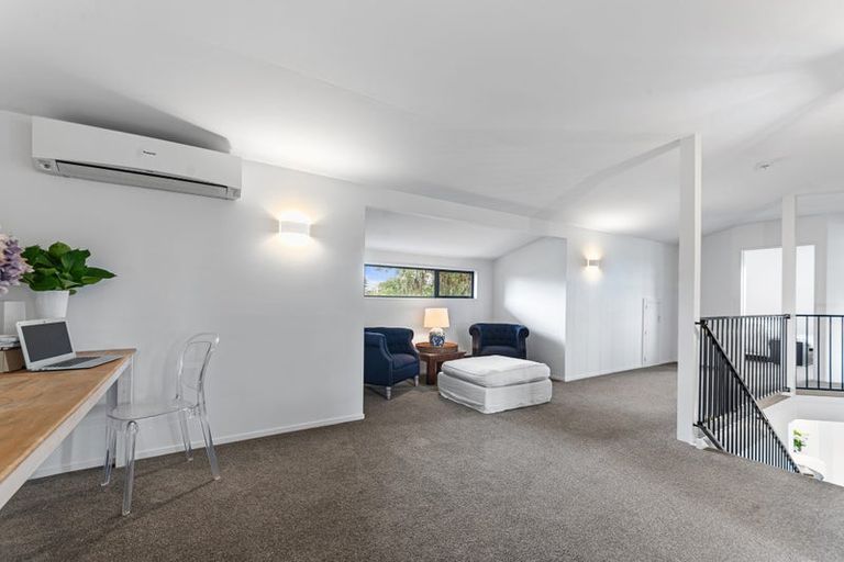 Photo of property in 100 Gardiners Road, Harewood, Christchurch, 8051