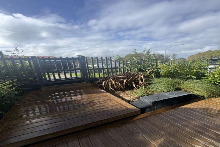 Photo of property in 35a Sealy Road, Torbay, Auckland, 0630