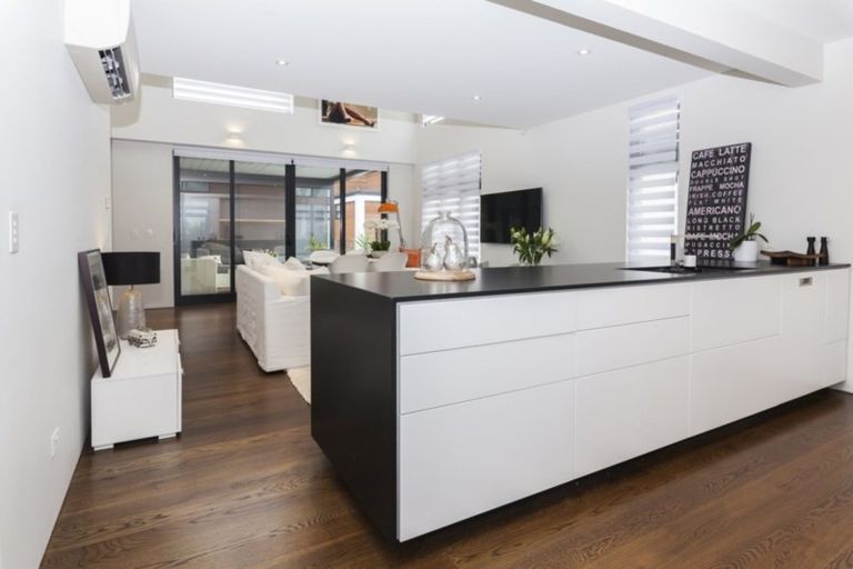 Photo of property in 26a Peterborough Street, Christchurch Central, Christchurch, 8013