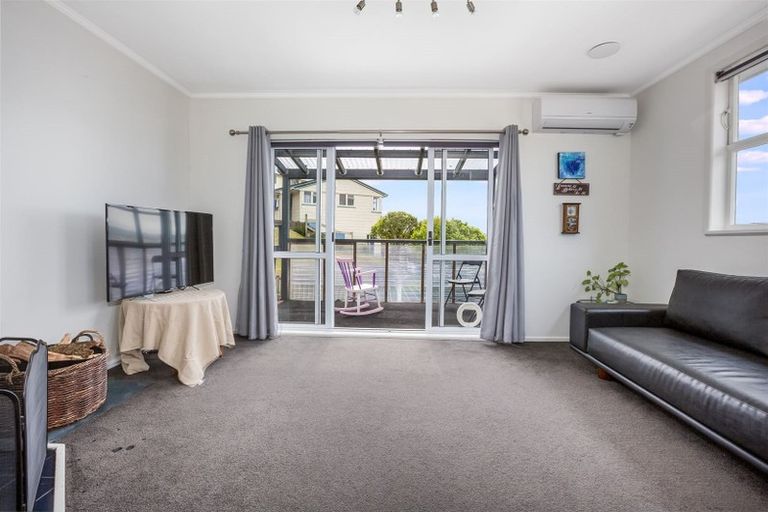 Photo of property in 18 Waiho Terrace, Elsdon, Porirua, 5022