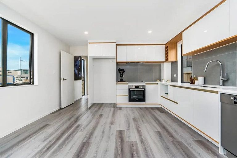 Photo of property in 24 Clayden Shuttleworth Street, Papakura, 2110
