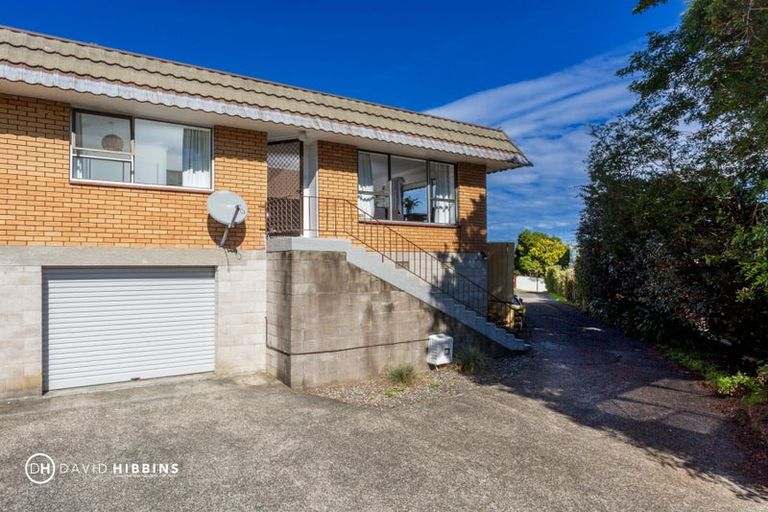 Photo of property in 1/9 Lancelot Place, Glenfield, Auckland, 0629