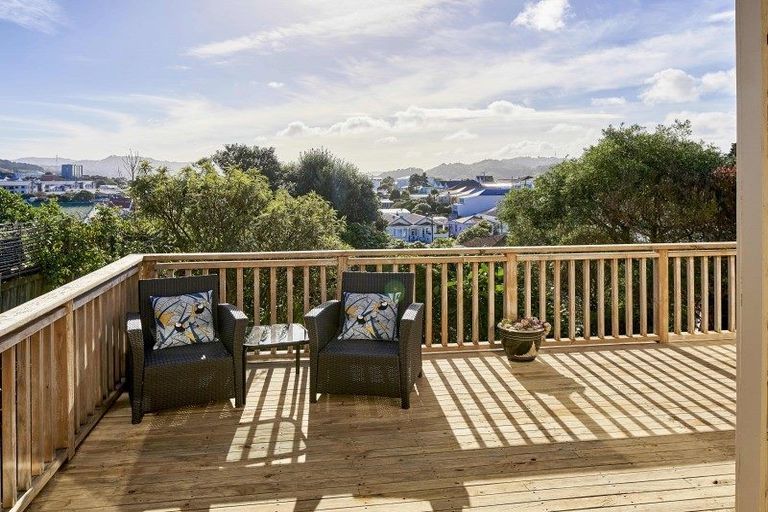 Photo of property in 9 Glendavar Street, Berhampore, Wellington, 6023