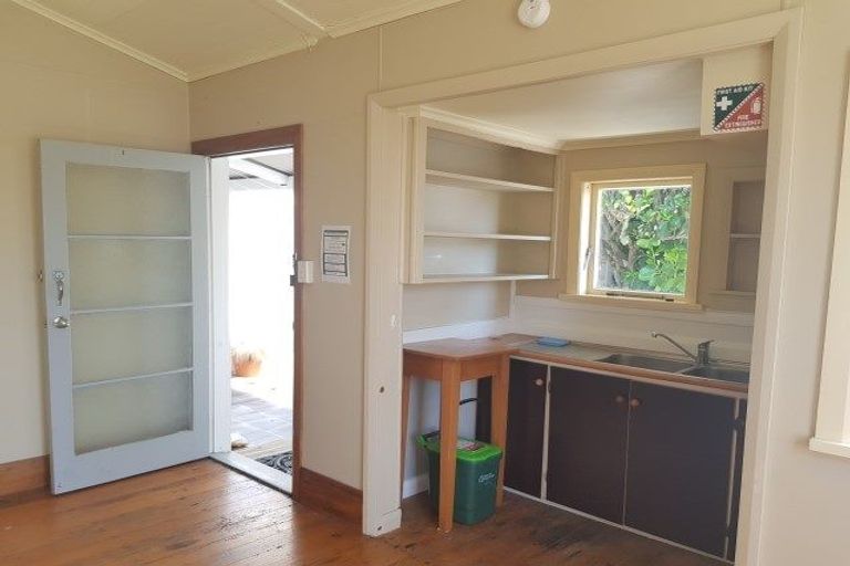 Photo of property in 46 Vivian Street, New Plymouth, 4310