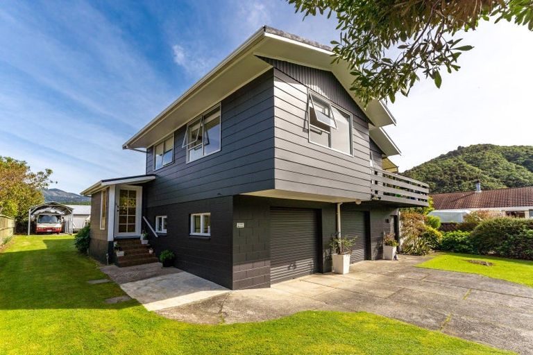 Photo of property in 4 Huia Street, Waikawa, Picton, 7220