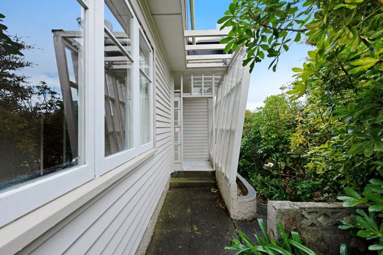 Photo of property in 46 Miles Crescent, Newlands, Wellington, 6037