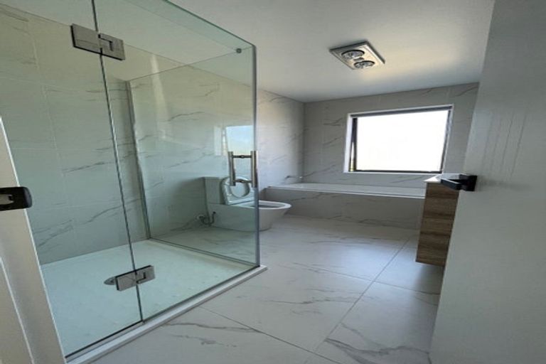 Photo of property in 4 Celestial Crescent, Orewa, 0931