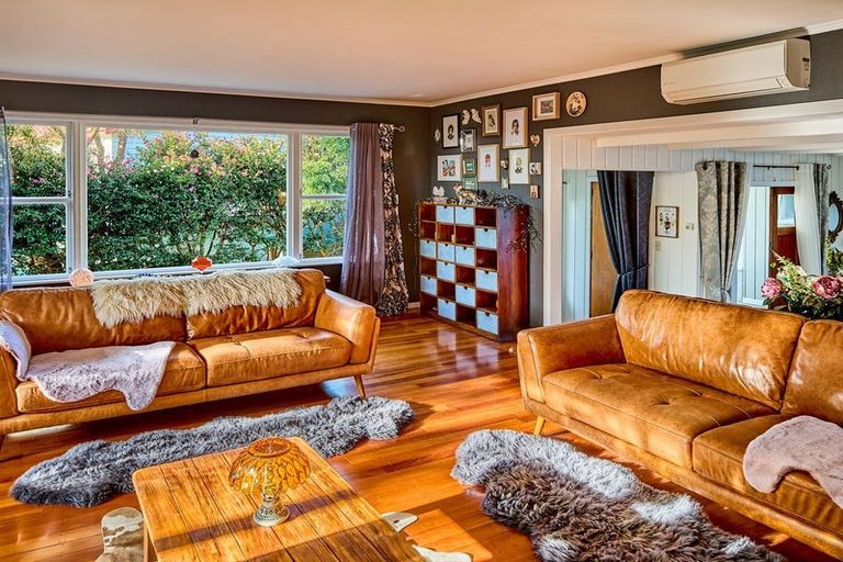 Photo of property in 70 Winara Avenue, Waikanae, 5036