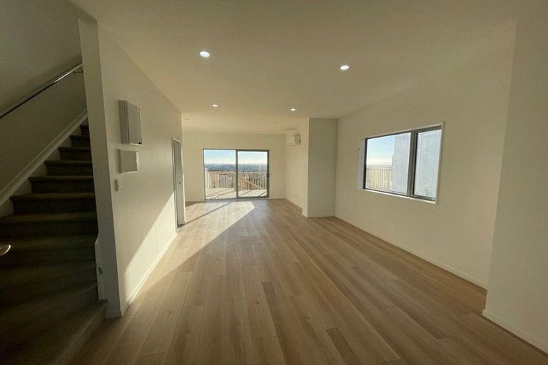 Photo of property in 15a Crestview Rise, Papakura, 2110