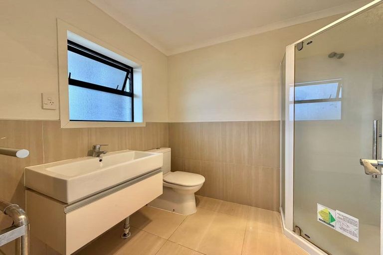 Photo of property in 121 Redoubt Road, Goodwood Heights, Auckland, 2105