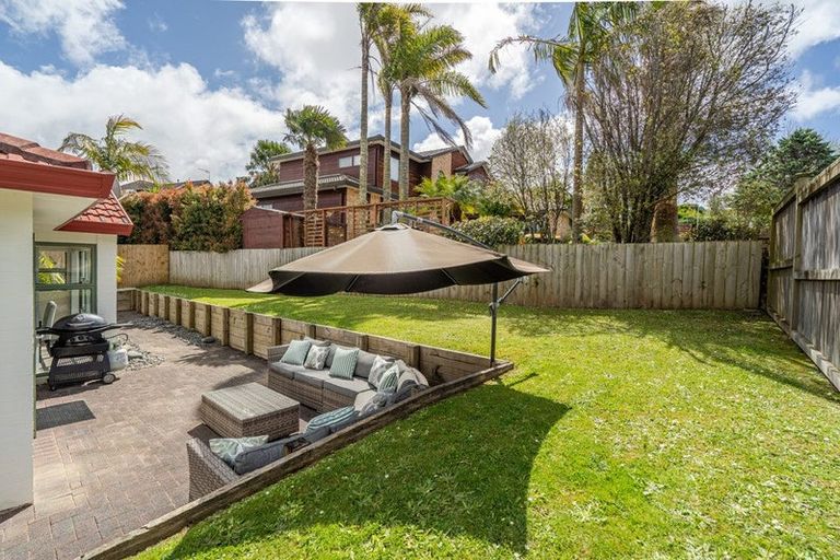 Photo of property in 15 Arirang Rise, Pinehill, Auckland, 0632