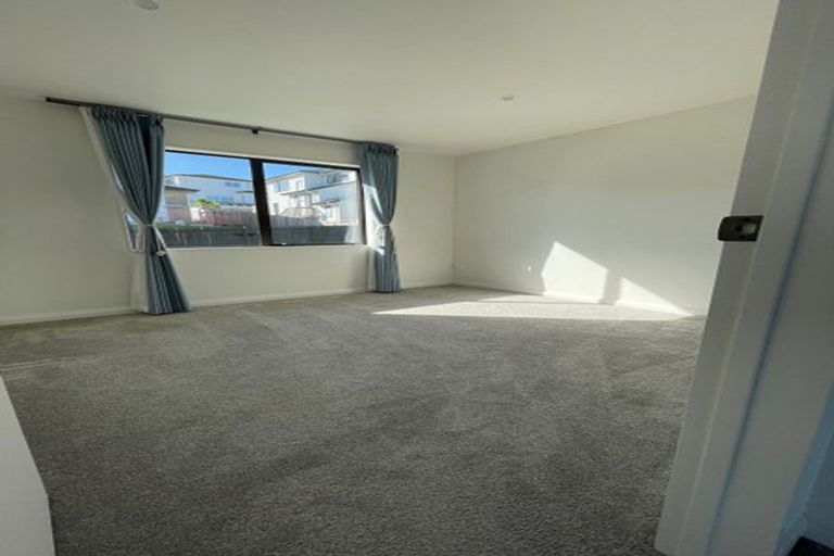 Photo of property in 4 Celestial Crescent, Orewa, 0931