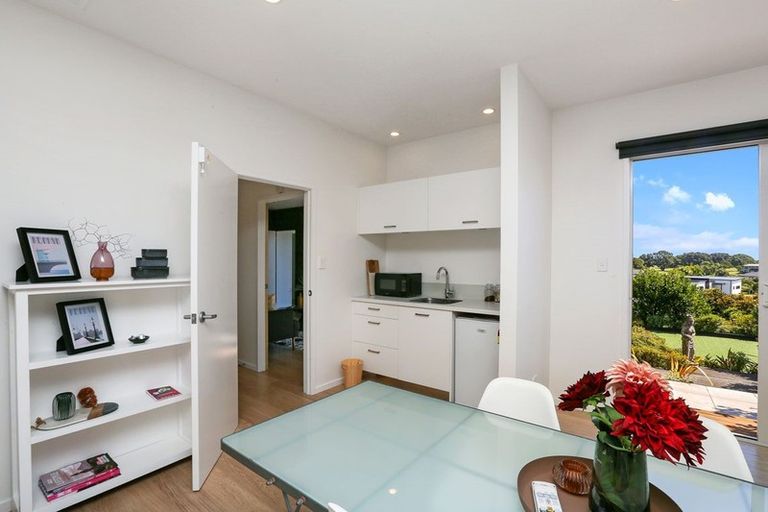 Photo of property in 17 Links Drive, Waiwhakaiho, New Plymouth, 4312