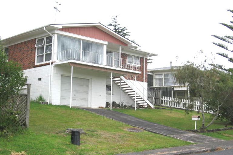 Photo of property in 9 Beswick Place, Birkdale, Auckland, 0626