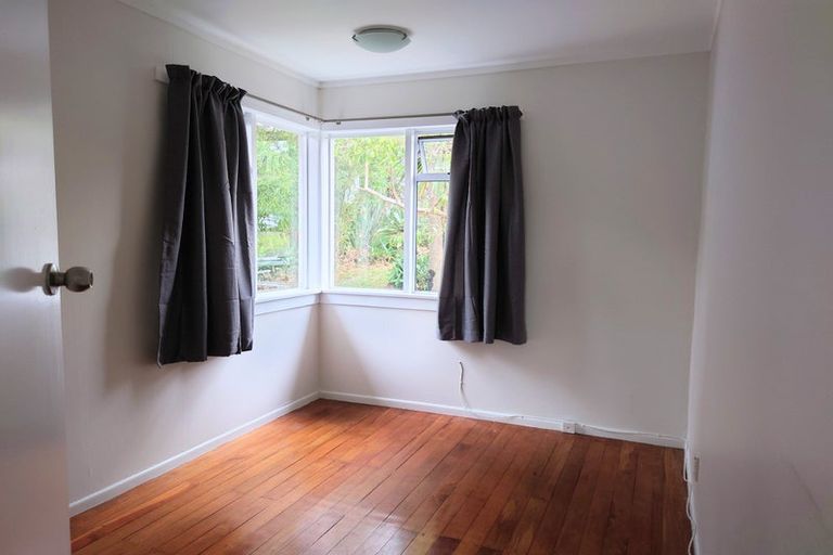 Photo of property in 1/80 Seaview Road, Castor Bay, Auckland, 0620