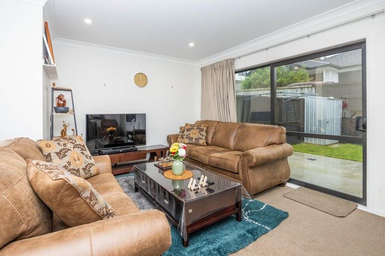 Photo of property in 2/33 Cowley Drive, Temple View, Hamilton, 3218