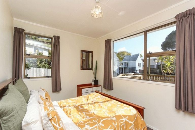 Photo of property in 9 Elgin Grove, Merrilands, New Plymouth, 4312